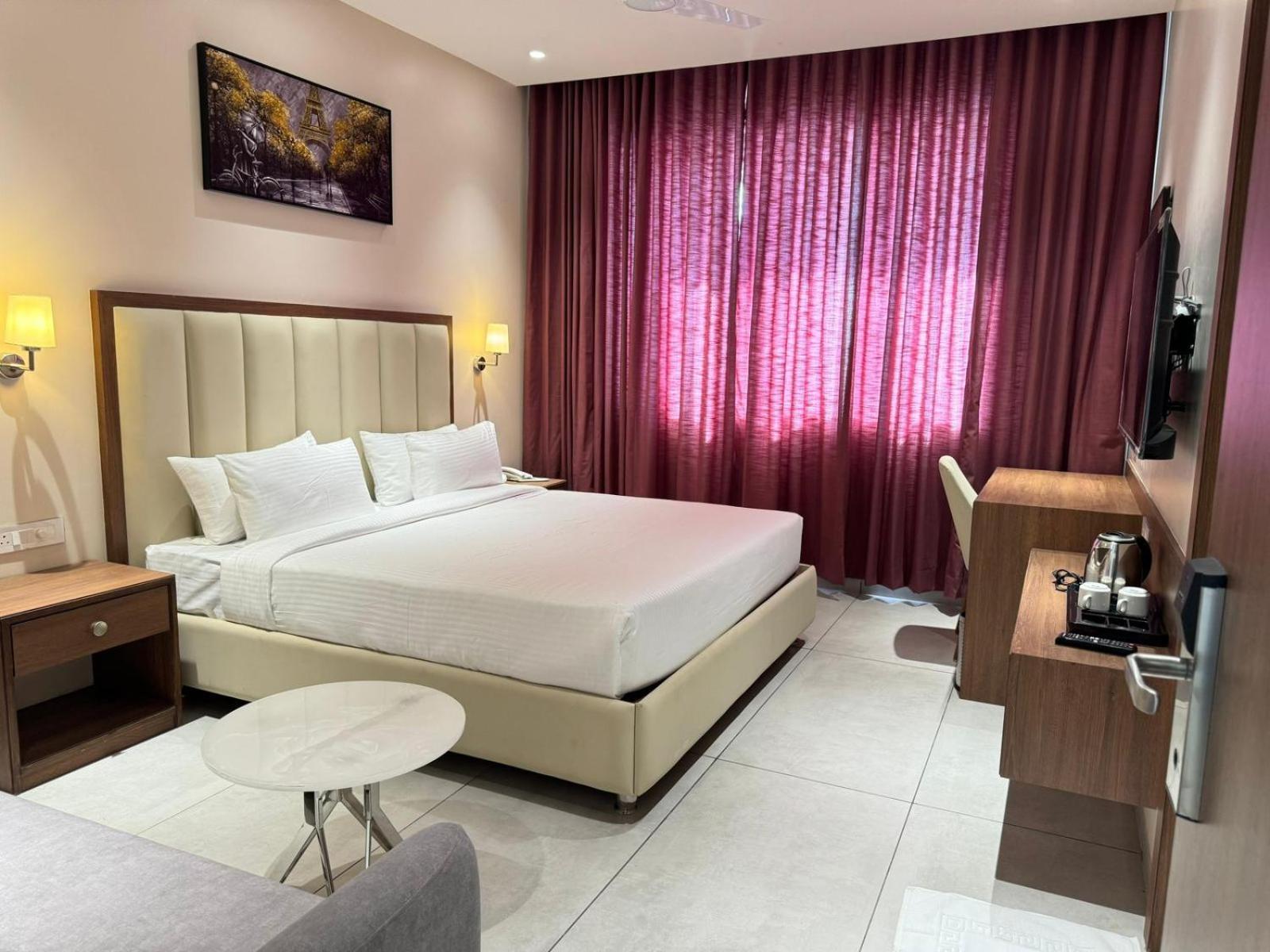 Hotel Carnival Parbhani Luaran gambar